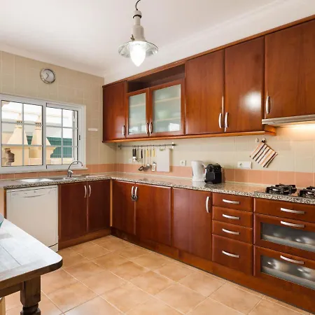 בית נופש Sunny By Interhome