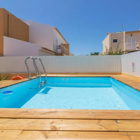 Nyaraló Sunny By Interhome Pêra